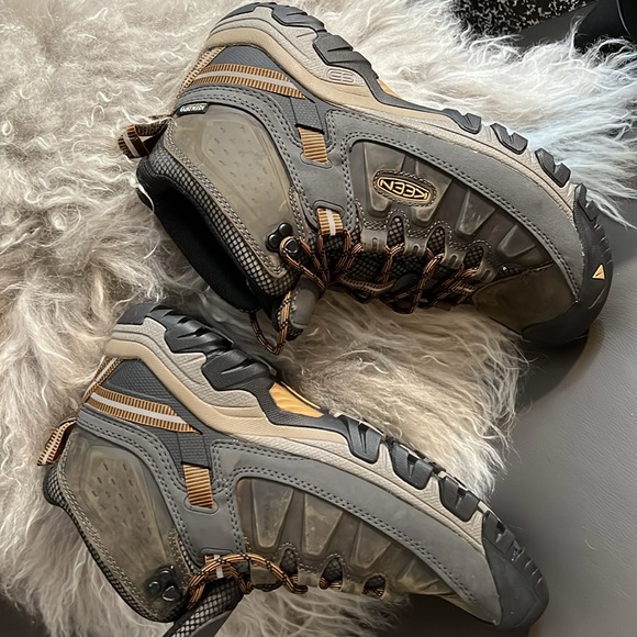 NWOB $219 KEEN
MEN'S TARGHEE III WATERPROOF BOOT - Picture 10 of 12